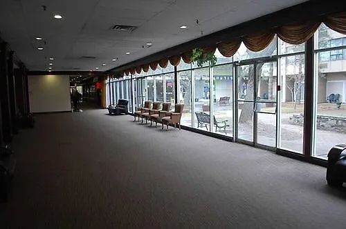 Toronto Plaza Airport Hotel