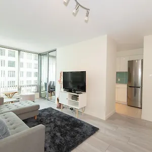 Apartment Chic 2-bedroom In Central Downtown With Stunning Water Views 