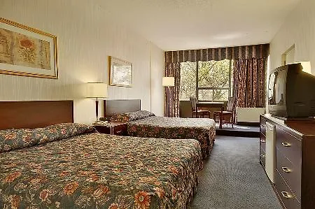 Toronto Plaza Airport Hotel