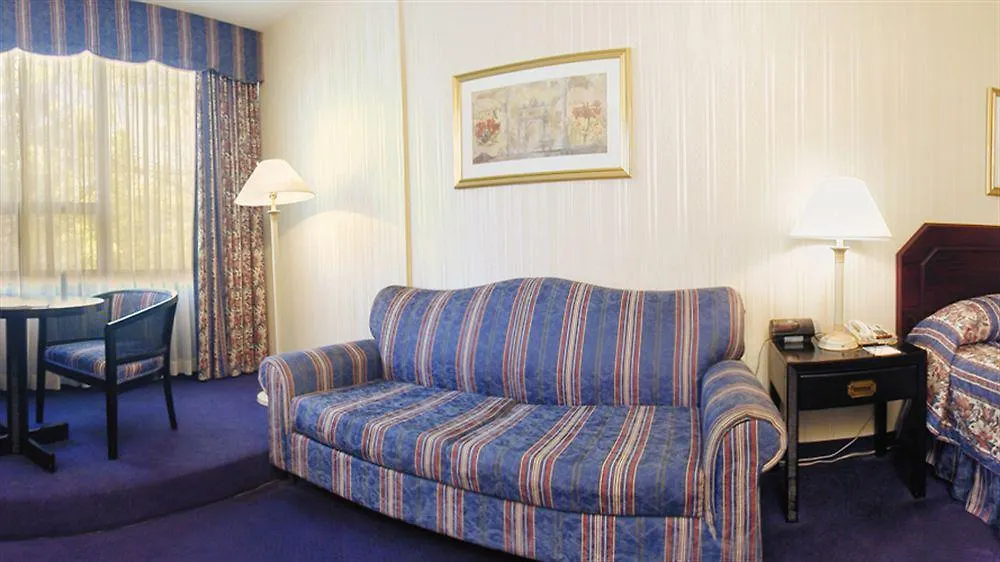 Toronto Plaza Airport Hotel