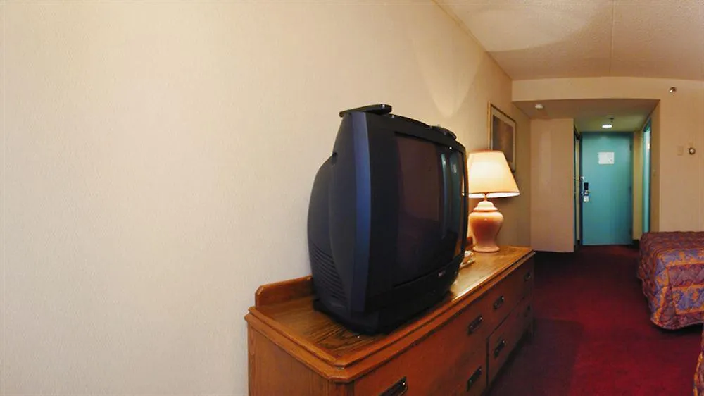Toronto Plaza Airport Hotel